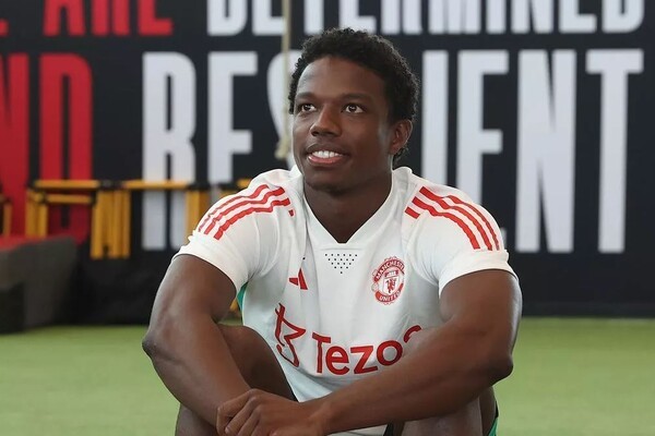 아직 있었어? 이걸 어쩌나...'텐 하흐 1호 영입' 역대급 유리몸 DF, 아무... - 뉴스 썸네일 이미지