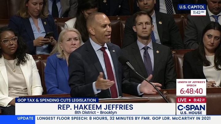 미국 하원에서 연설하는 하킴 제프리스