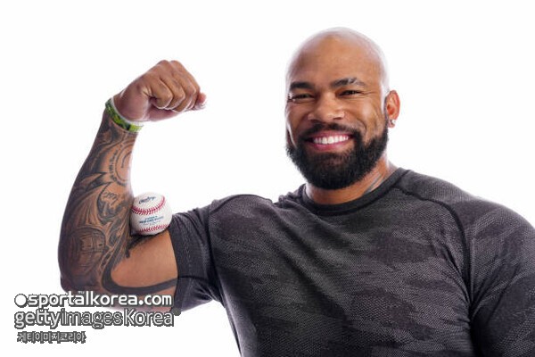 은퇴한 'KBO MVP' 테임즈가 홈런더비에 떴다? 6년 만에 친정팀 유니폼 입... - 뉴스 썸네일 이미지