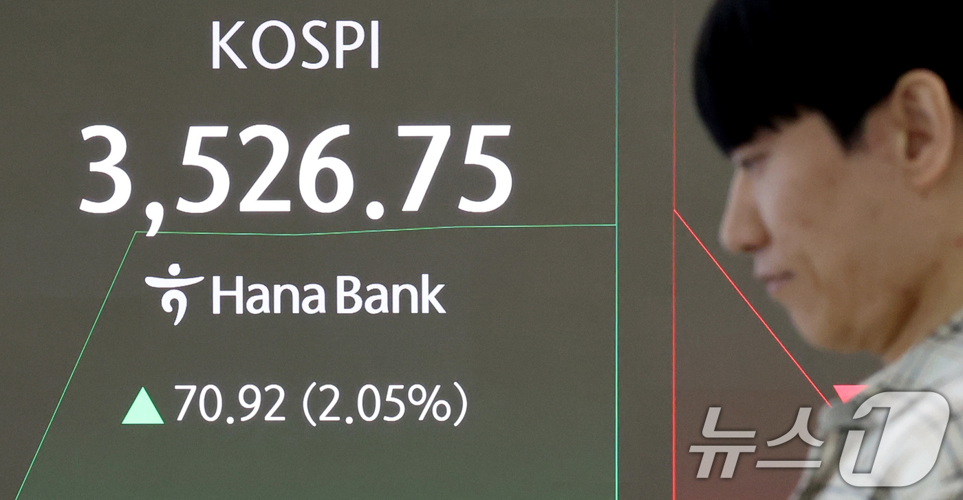 삼전·SK하닉 신고가에 그룹사 주가도 동반 강세 [핫종목] < 증권 < 경제 < 기사본문 - 스포탈코리아