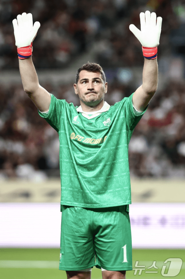 불과 지난달 한국 방문했는데...'전설' 카시야스, "큰 충격 받은 상태" ... - 뉴스 썸네일 이미지