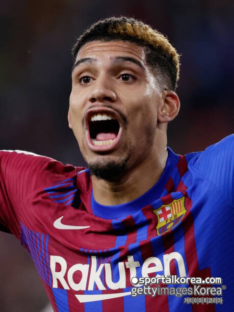 퇴장→정신적 고통→시즌 중 성지순례...아라우호, 끝내 반등 실패! 플릭... - 뉴스 썸네일 이미지