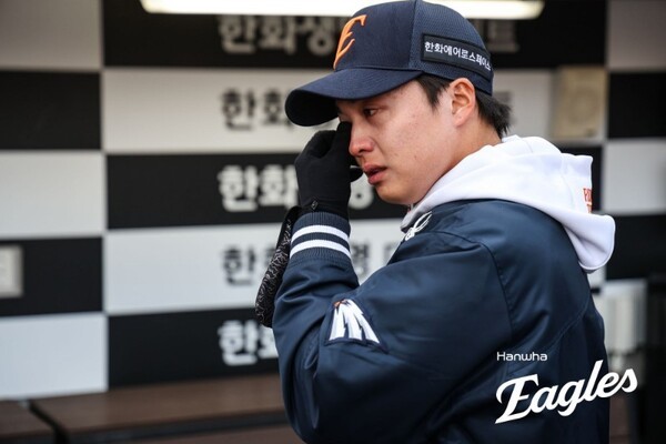 한화 공식 울보 좌완, "KS 우승 후 다시 울겠다" 각오...1.5억 선발 투수, 데뷔 후 2연승 질주→新 에이스 탄생하나