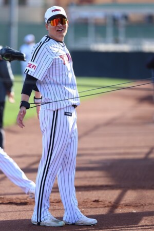 [공식발표] ‘前 국대 사이드암’이 1군 출전도 못 하고 방출이라니…LG, 심창민·최승민 등 5명에 재계약 불가 통보