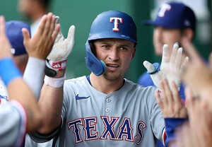 대충격 소식! 모두가 경악하겠네...&apos;슈퍼팀&apos; LA 다저스, 시거·벨린저 동시에 노린다?