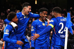 첼시, 10명 뛴 바르사에 3-0 완승…레버쿠젠은 맨시티 제압