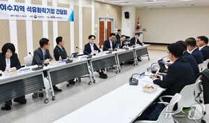 롯데·HD현대, 석화산업 첫 재편안 제출…산업부 "집중 지원 제공"